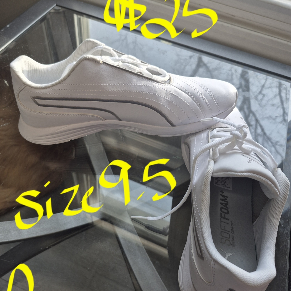 Woman's PUMA Sneakers